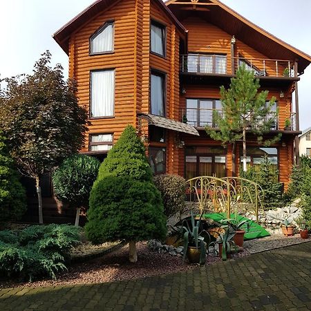 Luxury Apartments With Pool And Sauna In The Villa 체르니우치 외부 사진