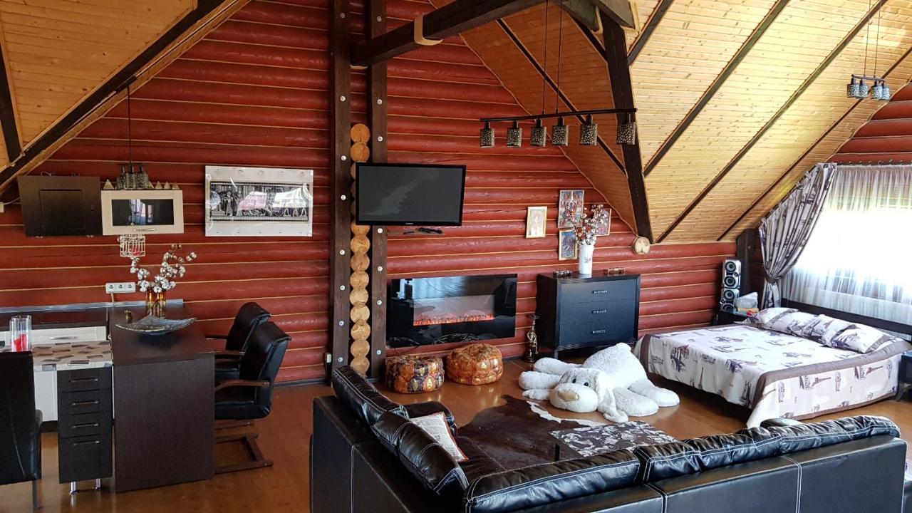 Luxury Apartments With Pool And Sauna In The Villa 체르니우치 외부 사진