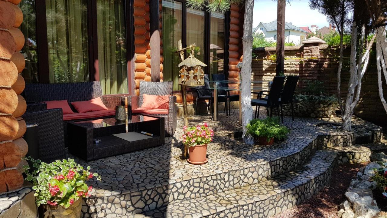 Luxury Apartments With Pool And Sauna In The Villa 체르니우치 외부 사진