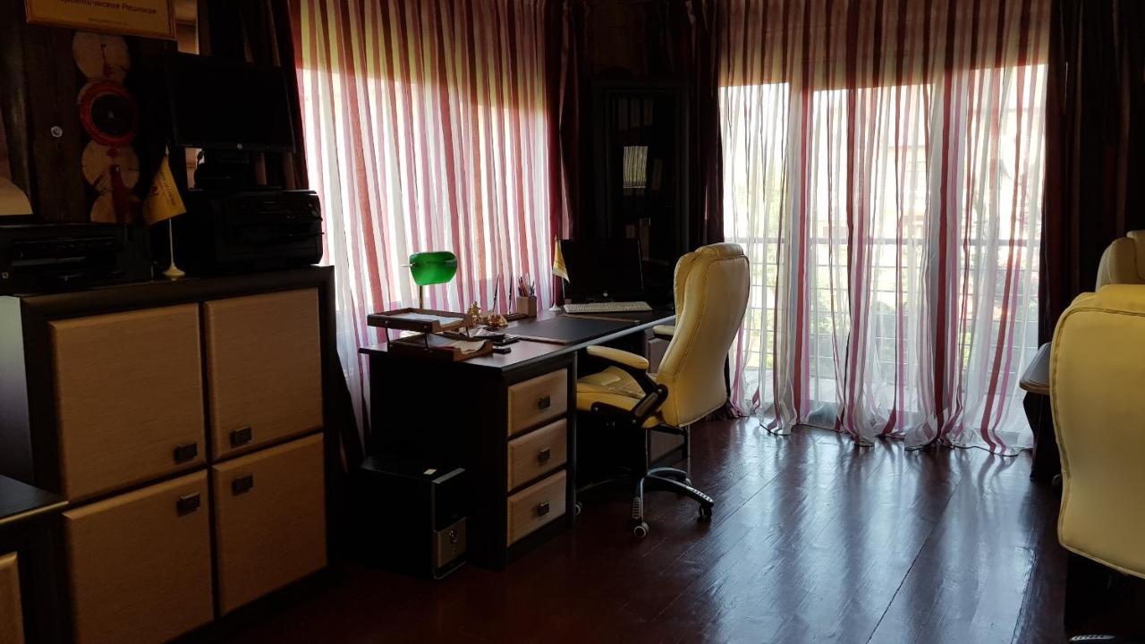 Luxury Apartments With Pool And Sauna In The Villa 체르니우치 외부 사진