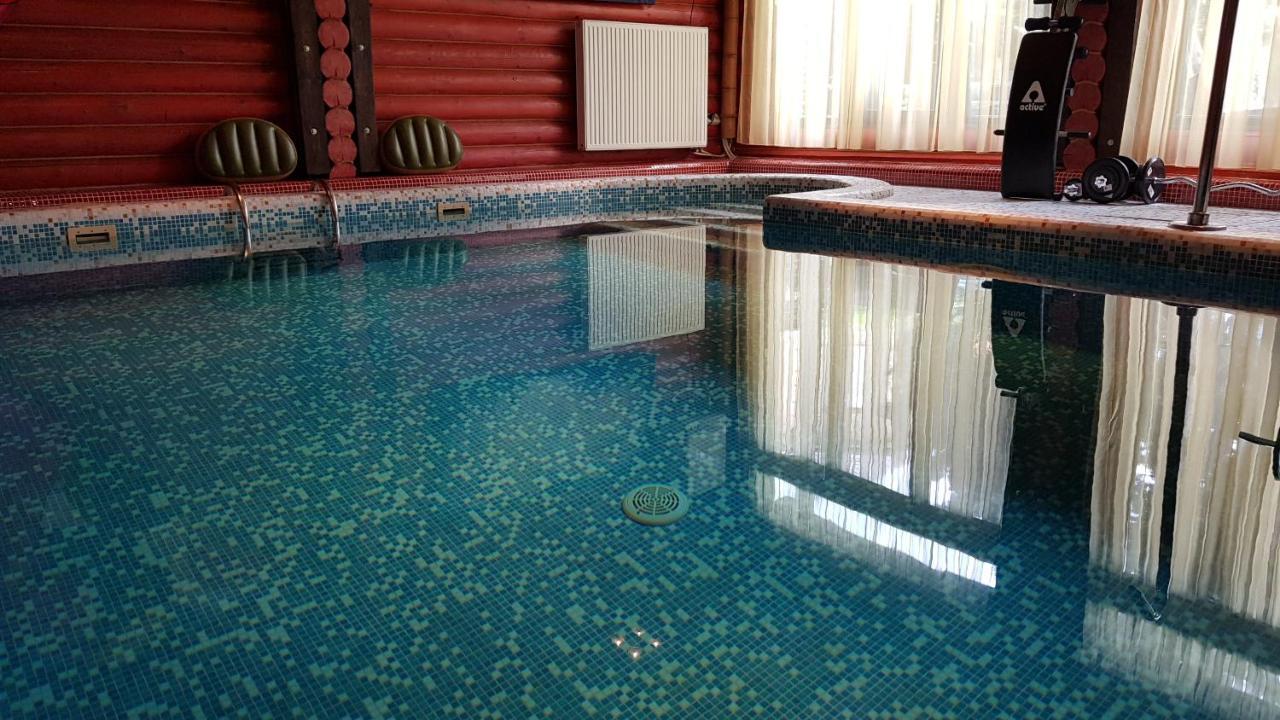 Luxury Apartments With Pool And Sauna In The Villa 체르니우치 외부 사진