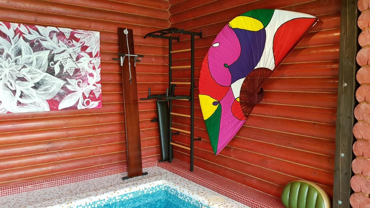 Luxury Apartments With Pool And Sauna In The Villa 체르니우치 외부 사진