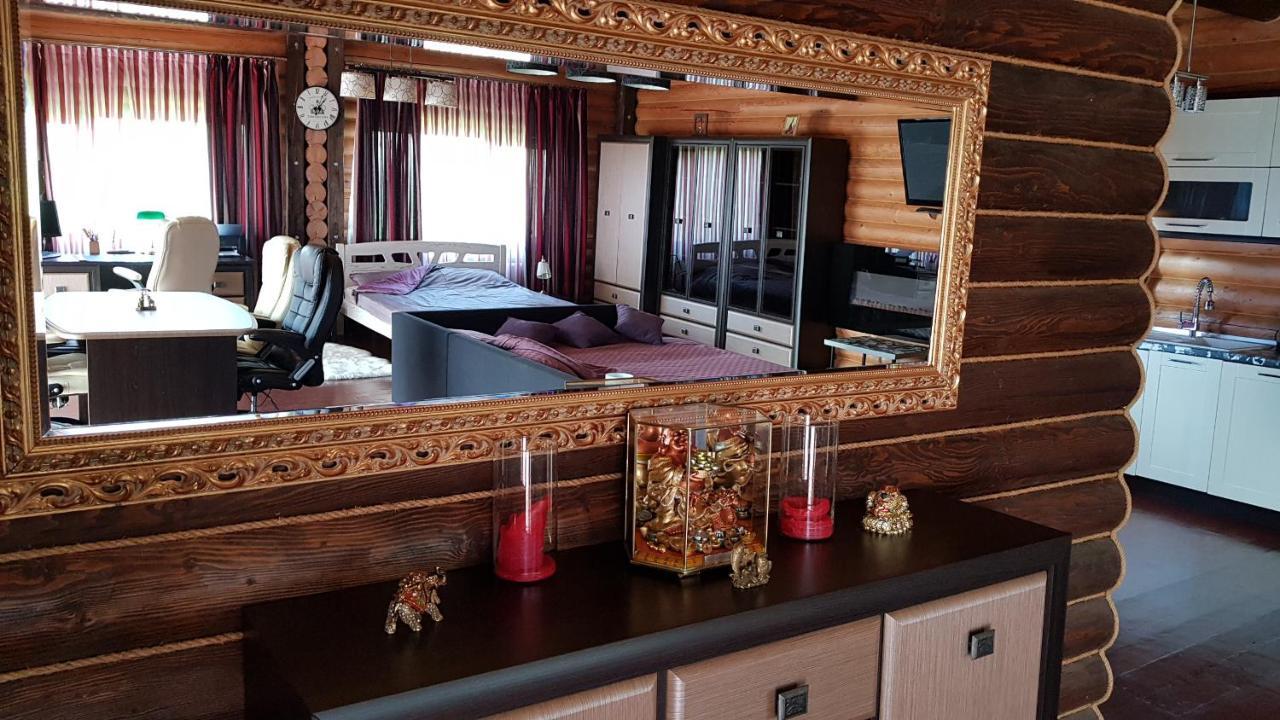 Luxury Apartments With Pool And Sauna In The Villa 체르니우치 외부 사진