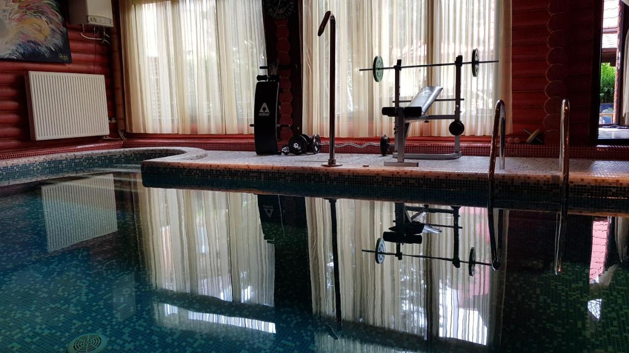 Luxury Apartments With Pool And Sauna In The Villa 체르니우치 외부 사진