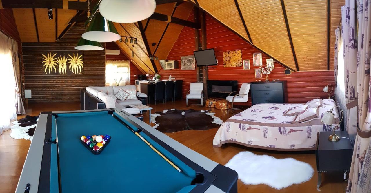Luxury Apartments With Pool And Sauna In The Villa 체르니우치 외부 사진