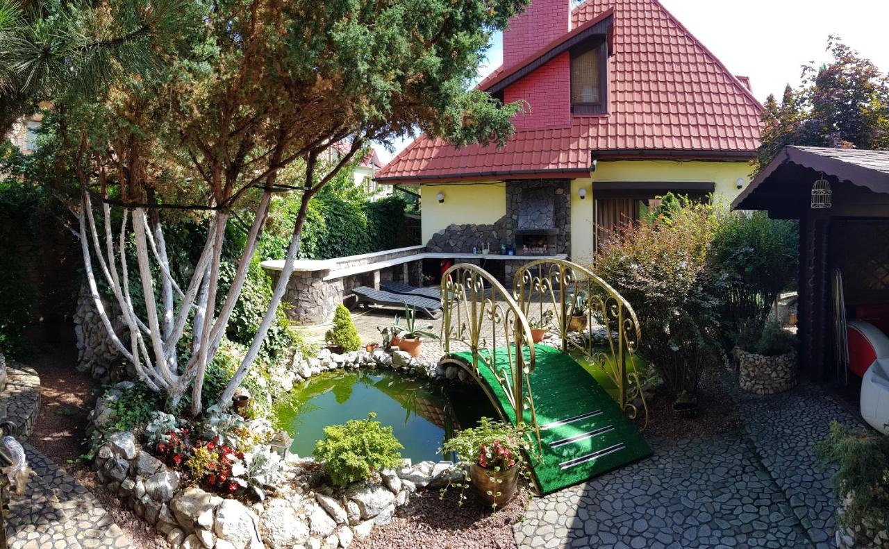 Luxury Apartments With Pool And Sauna In The Villa 체르니우치 외부 사진