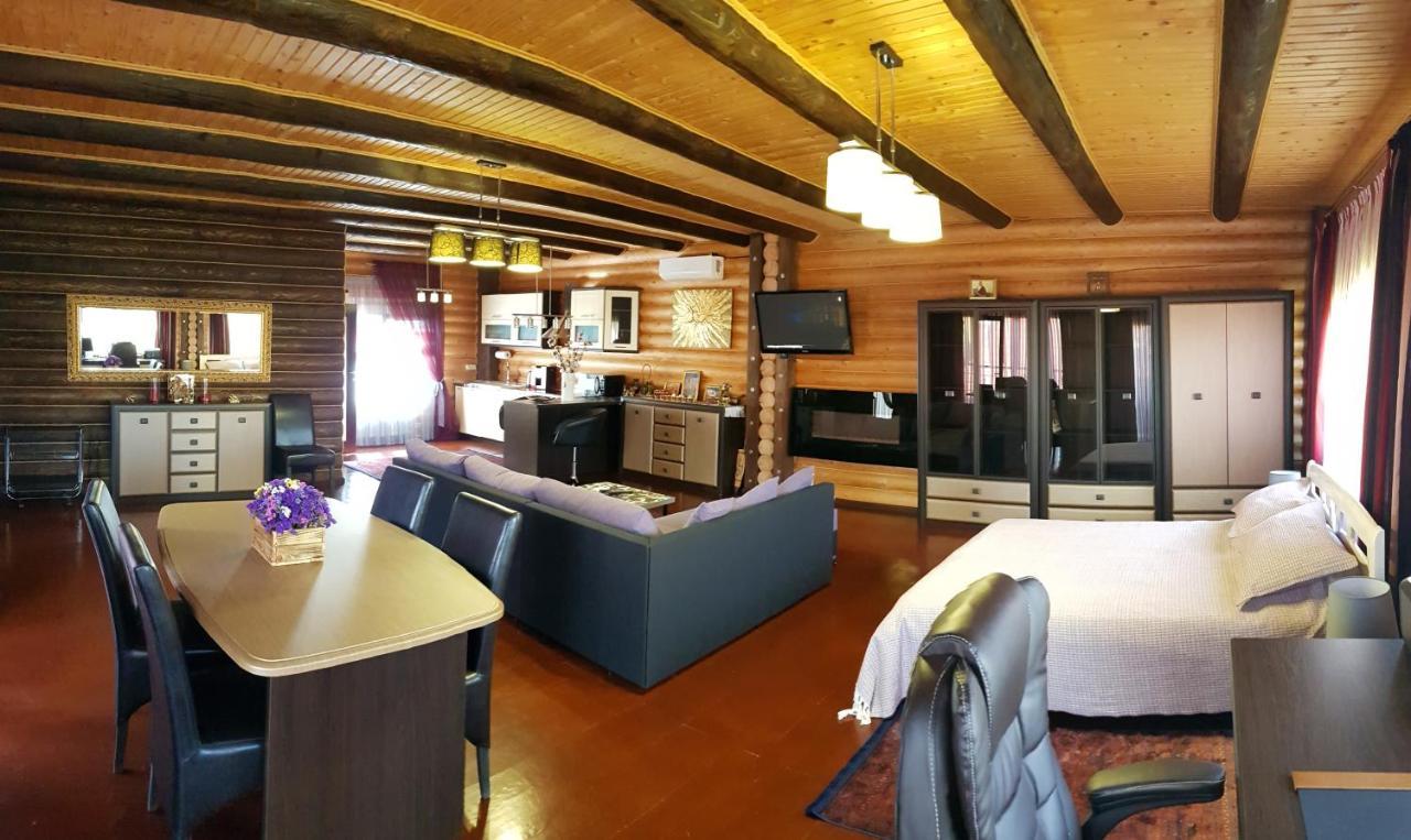 Luxury Apartments With Pool And Sauna In The Villa 체르니우치 외부 사진
