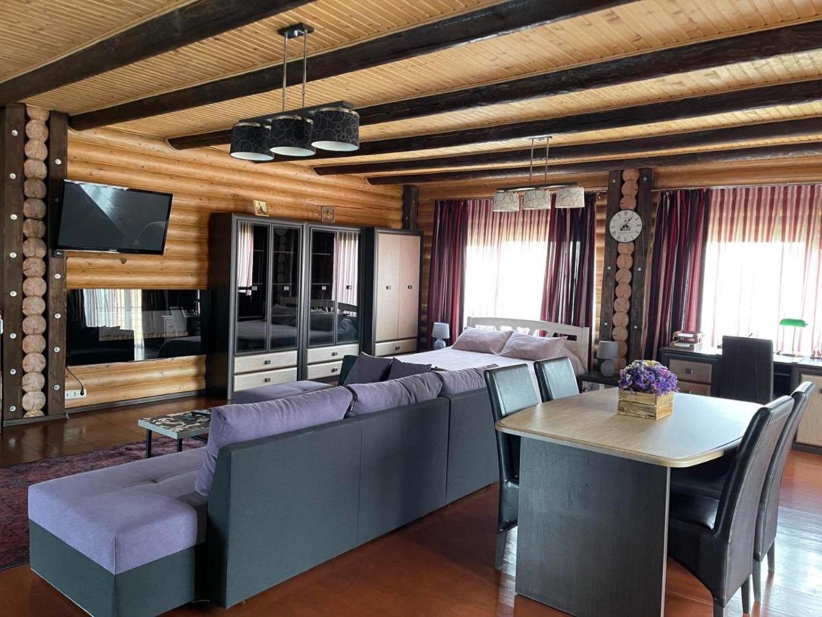 Luxury Apartments With Pool And Sauna In The Villa 체르니우치 외부 사진