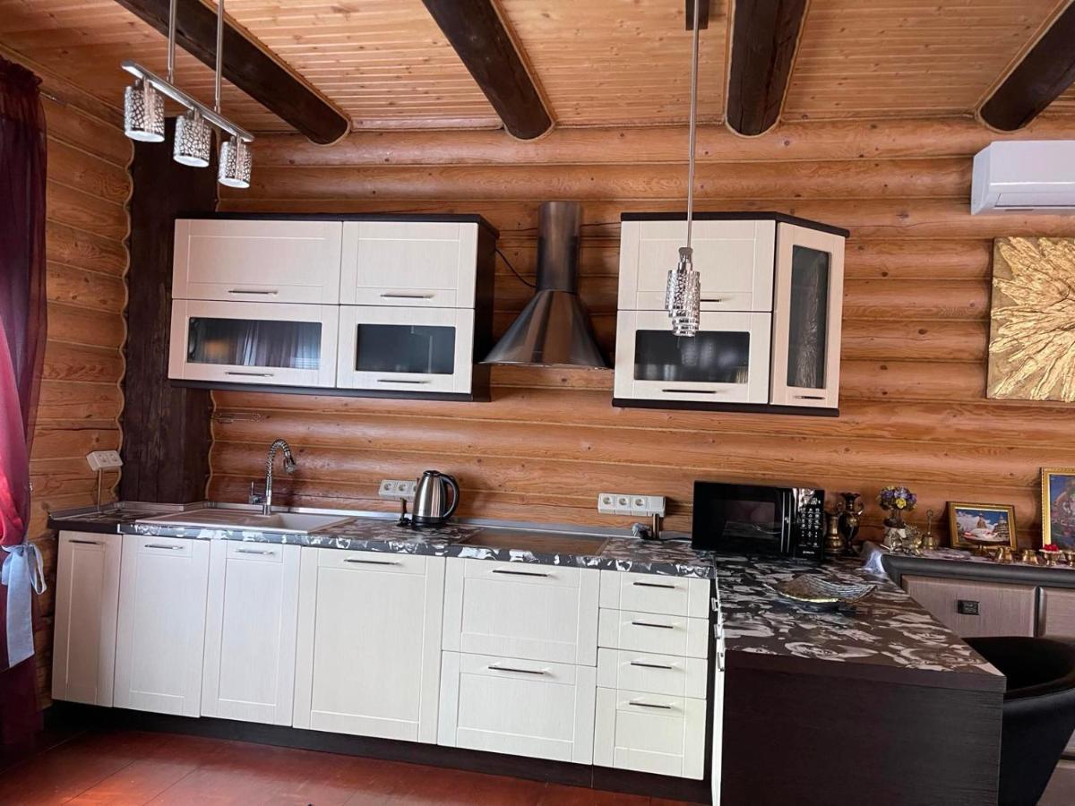 Luxury Apartments With Pool And Sauna In The Villa 체르니우치 외부 사진